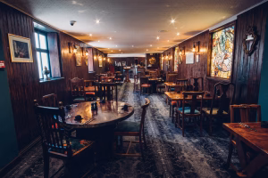 1610 is able to accommodate 60 guests with space for mixing around the bar and can be styled in either banquet or informal styles. The tables can also be removed to allow for larger events such as wedding ceremonies.